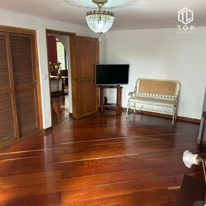 Vintage comfortable apartment for sale. (in Los Balsos - El Poblado)