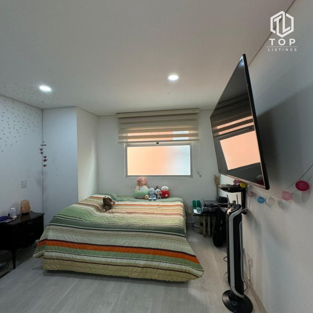 Open and illuminated apartment for sale (in El Escobero - Envigado)