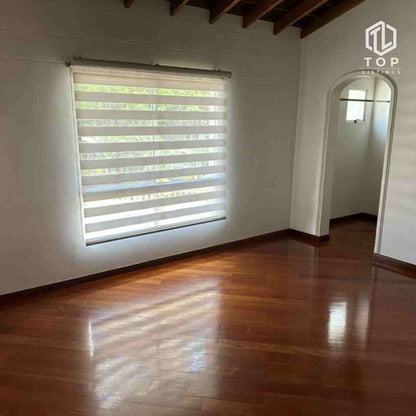 Huge and well located 2 floor house for sale (In Viscaya - close to Provenza)