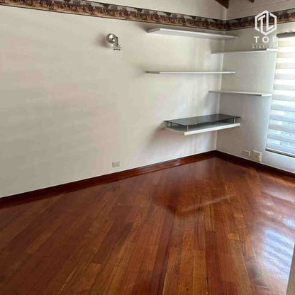 Huge and well located 2 floor house for sale (In Viscaya - close to Provenza)