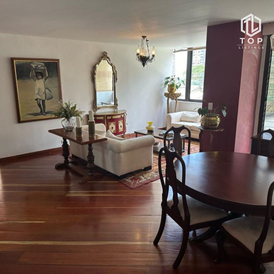 Vintage comfortable apartment for sale. (in Los Balsos - El Poblado)