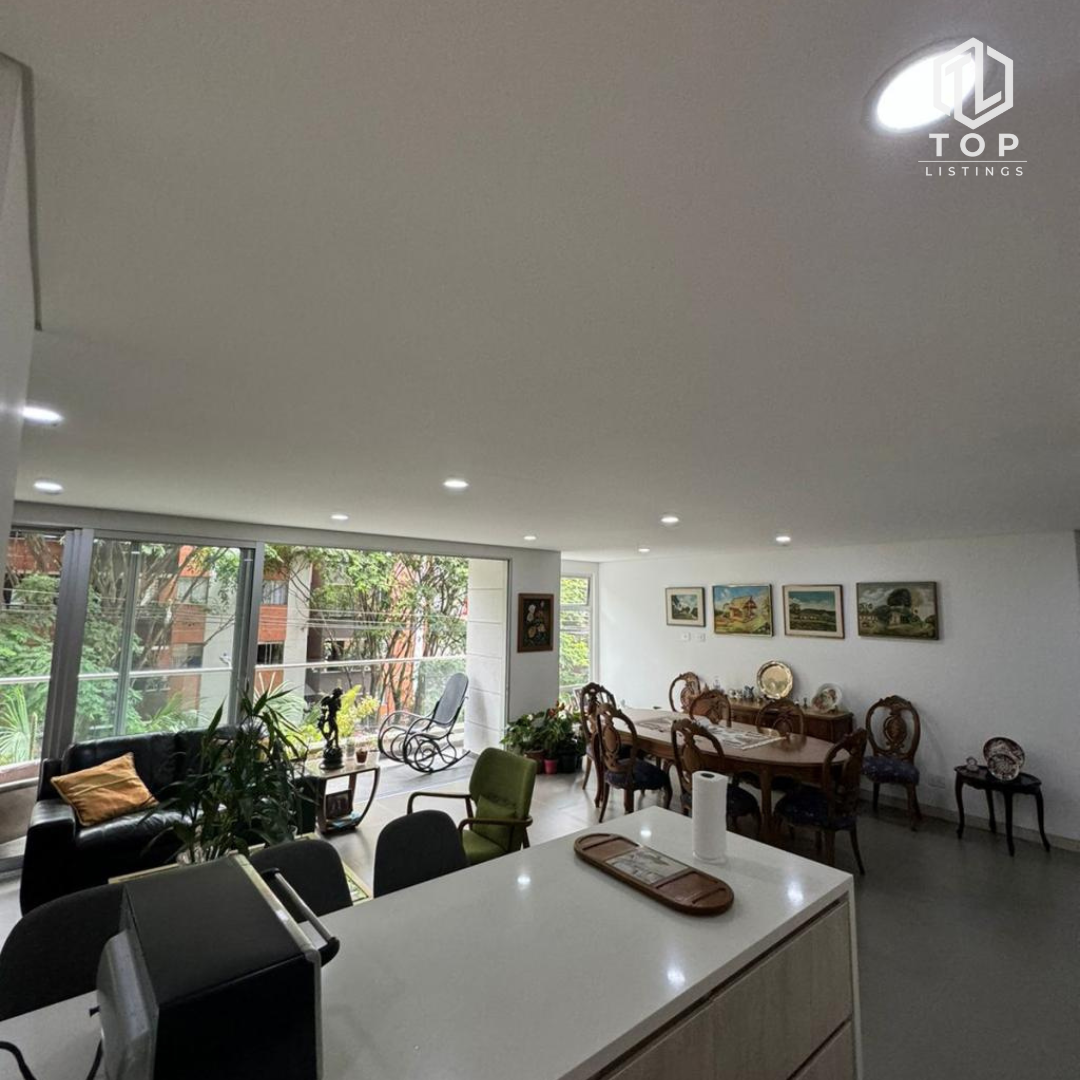 Open and illuminated apartment for sale (in El Escobero - Envigado)